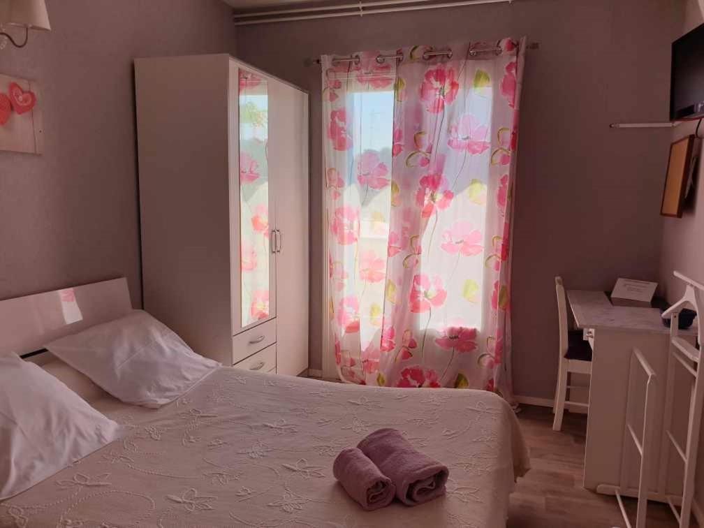 باربوتان ليه ثيرميس Hotel Restaurant Les Kakis المظهر الخارجي الصورة